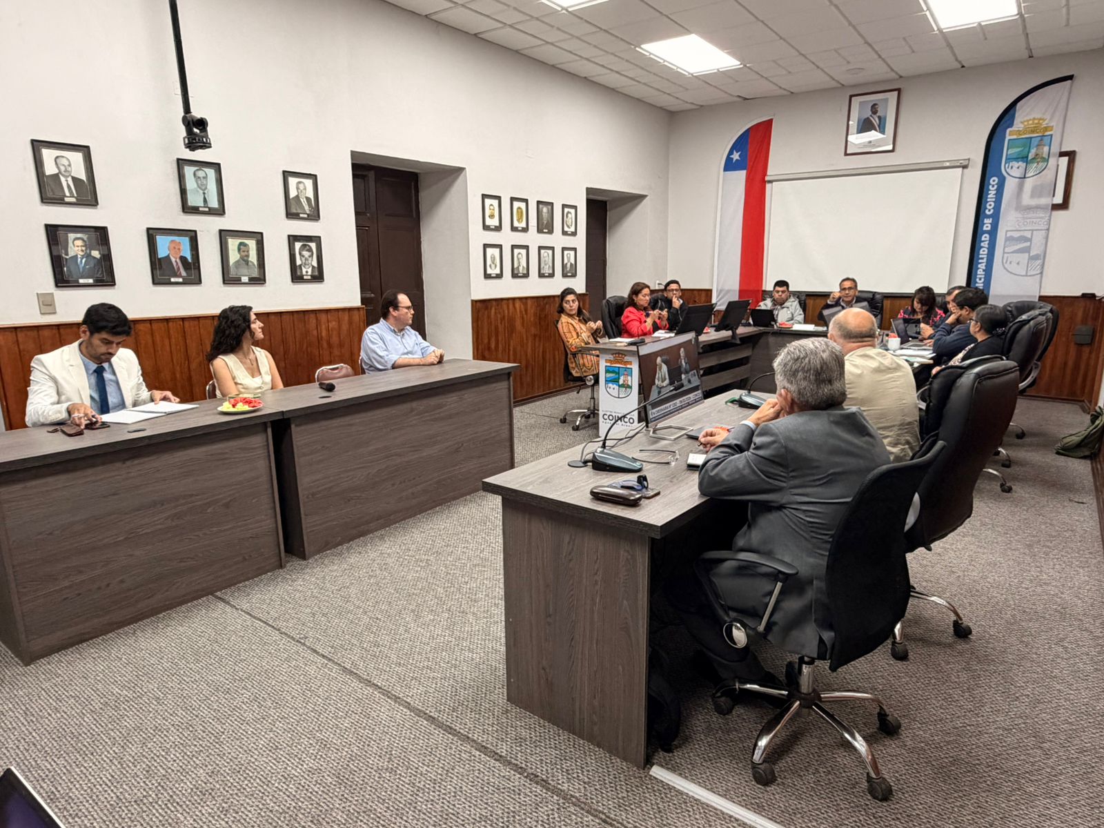 Equipo de Slep Valle Cachapoal presenta estado de avance del servicio a Concejo Municipal de Coinco